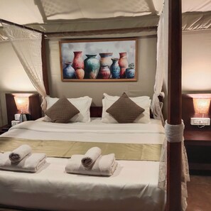 Bureau, espace de travail pour ordinateur portable, Wi-Fi gratuit