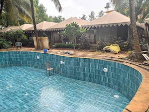 15 outdoor pools