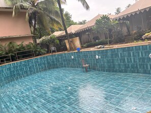 15 kolam renang terbuka