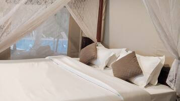 Desk, laptop workspace, free WiFi