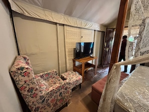 Desk, laptop workspace, free WiFi
