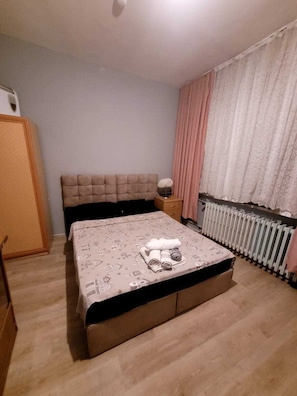 Comfort Suite | Meja, ruang kerja komputer riba, Wi-fi percuma