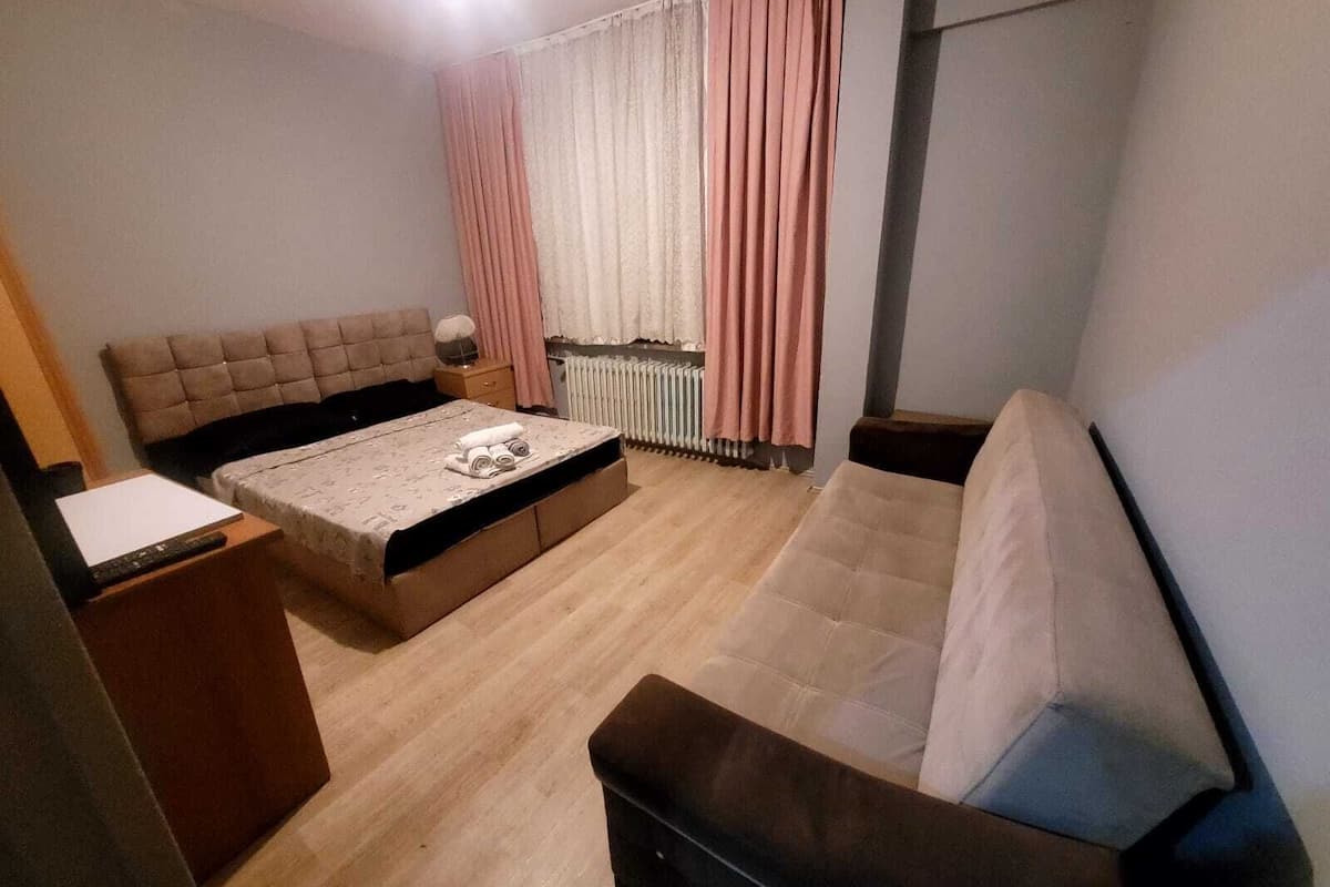 Comfort Suite | Meja, ruang kerja komputer riba, Wi-fi percuma
