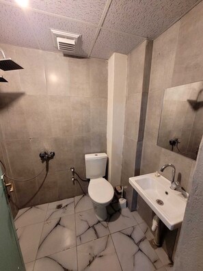 Shower, towels, soap, shampoo