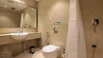 Shower, free toiletries