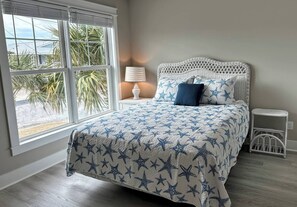 5 bedrooms, WiFi, bed sheets - Airwaves on the channel (North Myrtle Beach)