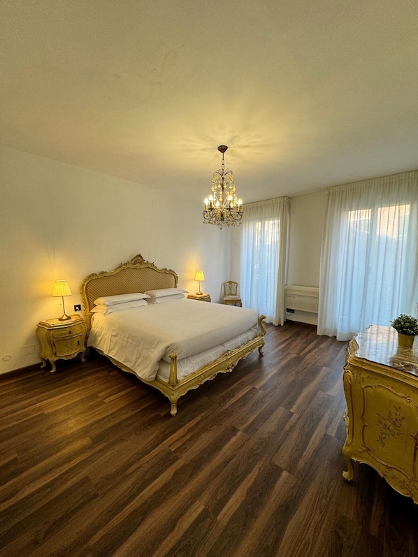 Apartament, balcó | Planxa i posts de planxar i wifi gratuïta