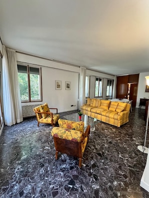 Apartament, balcó | Sala d'estar