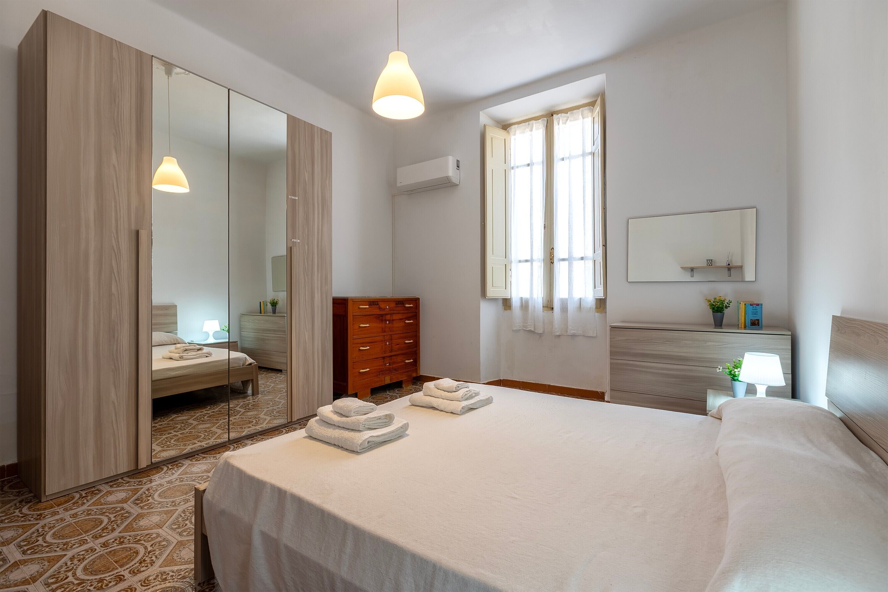 2 camere, una scrivania, ferro/asse da stiro, Wi-Fi