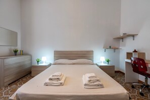 2 bedrooms, desk, iron/ironing board, WiFi - Mary's house - Alghero (Alghero)