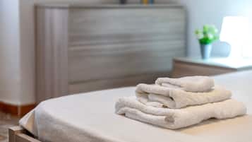 2 Schlafzimmer, Schreibtisch, Bügeleisen/Bügelbrett, WLAN