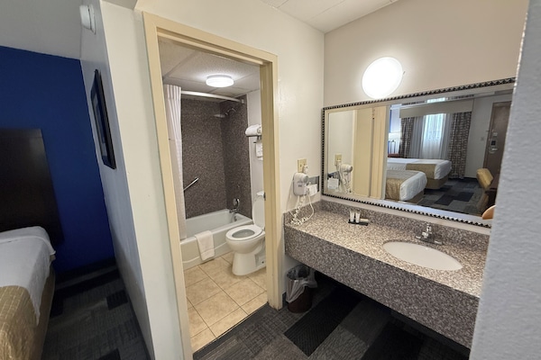 Kamar Double, 2 Tempat Tidur Double | Kamar mandi