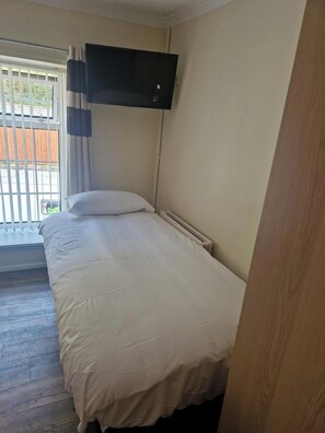 Twin Room | Free WiFi - Ynyscedwyn Arms (Ystradgynlais)