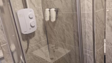 Twin Room | Bathroom