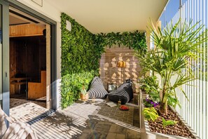 Hot tub, steam room, massages