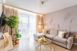 In-room safe, laptop workspace, blackout drapes, iron/ironing board