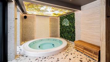 Hot tub, steam room, massages