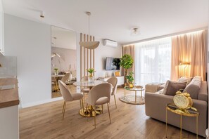 In-room safe, laptop workspace, blackout drapes, iron/ironing board