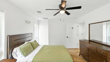 Nhà, nhiều phòng ngủ | 9 phòng ngủ, khu vực làm việc phù hợp cho laptop