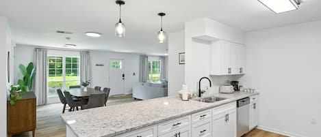 Maison, plusieurs chambres | Cuisine privée