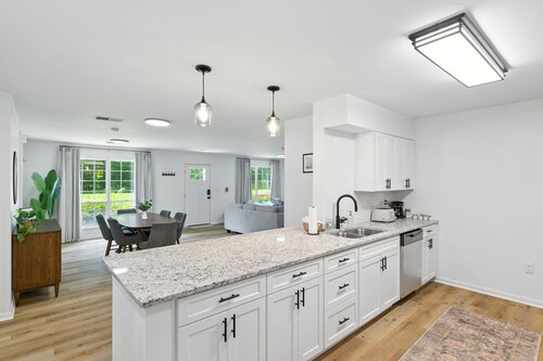 Family Getaway 9BR Open-concept Retreat