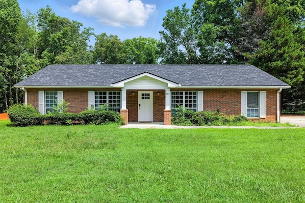 House, Multiple Bedrooms | Exterior