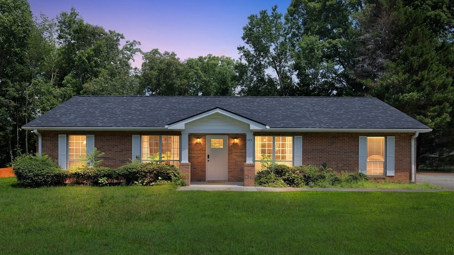 Family Getaway 9BR Open-concept Retreat