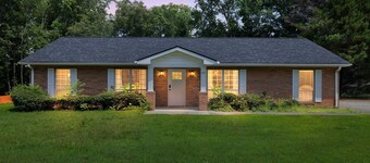 Family Getaway 9BR Open-concept Retreat