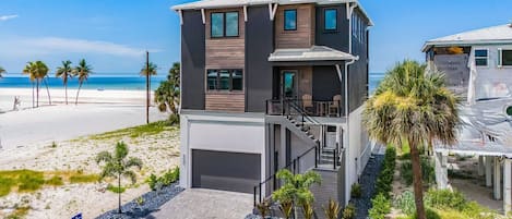 House, 5 Bedrooms | Exterior