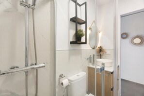 Doccia, asciugacapelli, asciugamani