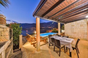 Outdoor dining - Villa Basil Amazing Sea view (Antalya)