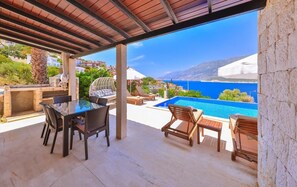 Outdoor dining - Villa Nane Amazing Sea view (Antalya)