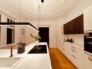 Micro-ondes, four, plaque de cuisson, lave-vaisselle