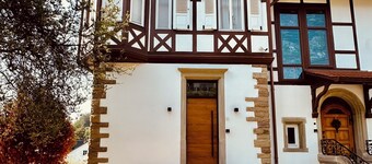 Exclusive old apartment in a magnificent listed villa