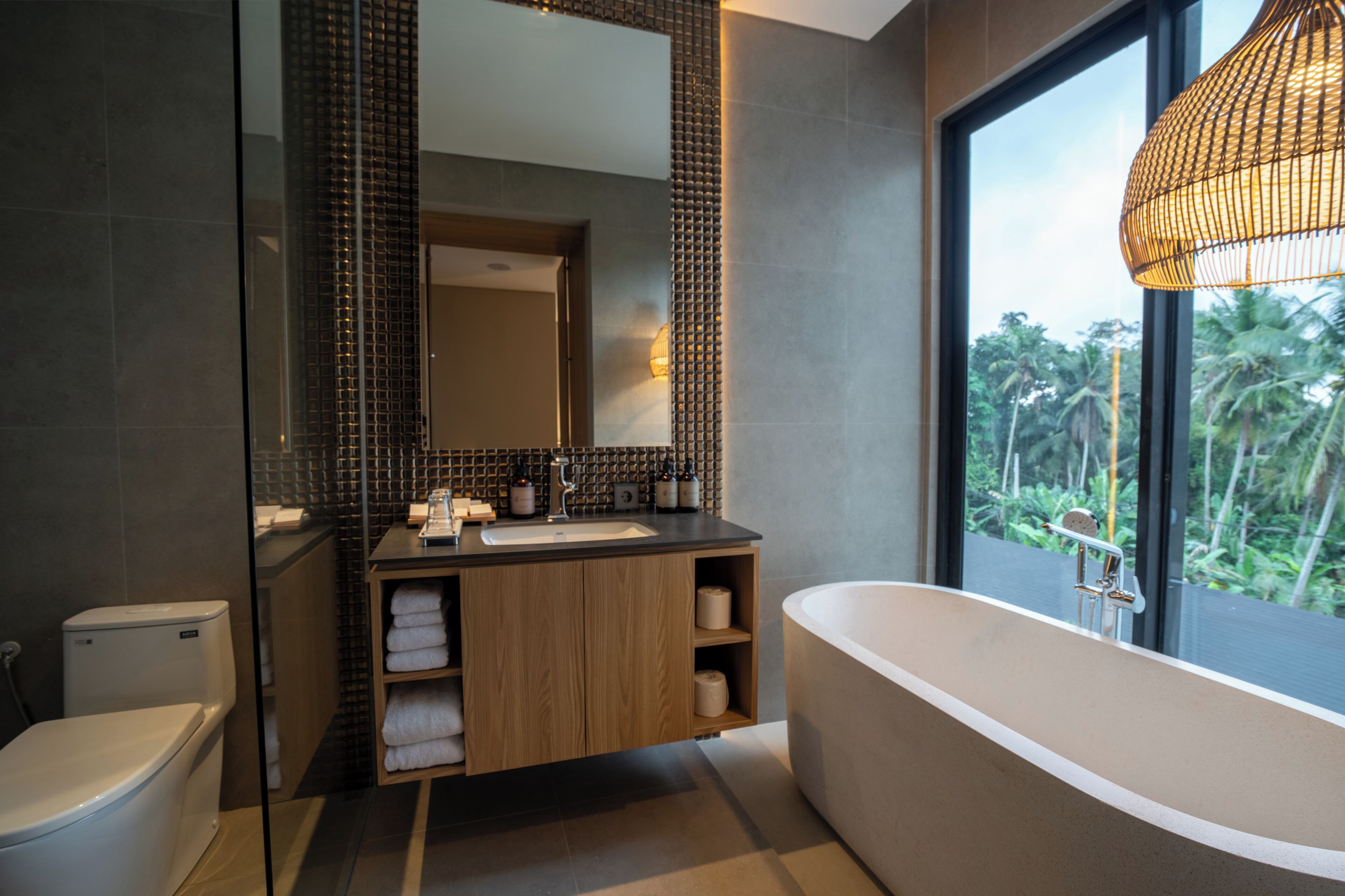 Luxury Suite, 2 Bedrooms | Bathroom