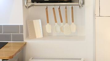 Standard Studio | Private kitchen | Toaster, freezer, dining tables