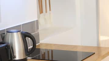 Standard Studio | Private kitchen | Toaster, freezer, dining tables
