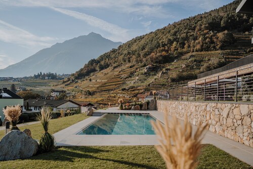 Stollhof. new suite in an exclusive & quiet location in Algund near Meran