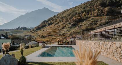 Stollhof. new suite in an exclusive & quiet location in Algund near Meran