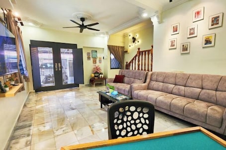 Área de sala de estar. Ipoh Rainbow Blissful Home