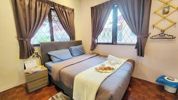 Lydisolert og strykejern/-brett