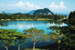 View from property - Ipoh Rainbow Blissful Home (Ipoh)