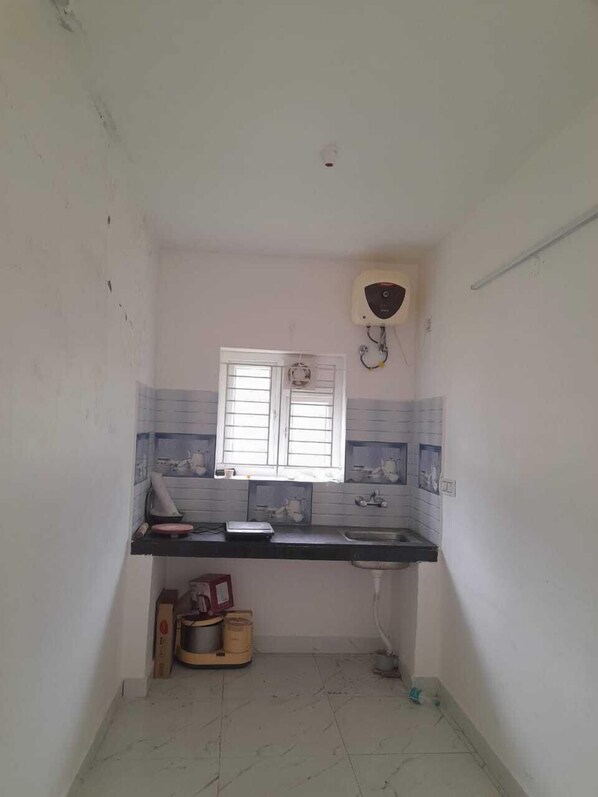 Basic House | Private kitchenette