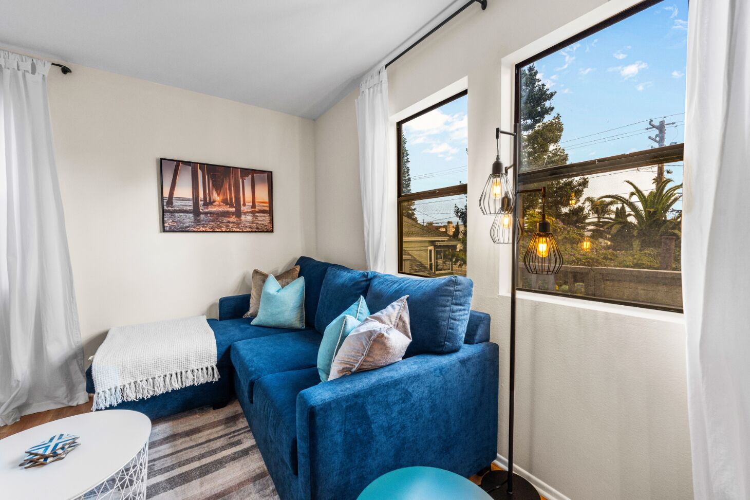 Walk To Beach! Clean & Super Comfy, Great Location - Ventura, CA
