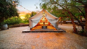 A tent with a central table and a decorative element, surrounded by trees and gravel. - Perfect For Families, Near Wineries W/Private Pool (Temecula)