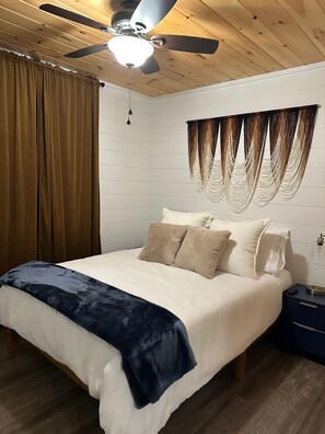 2 soverom, strykejern/-brett, wi-fi og sengetøy