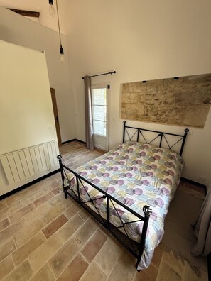 1 bedroom, iron/ironing board, travel cot, free WiFi