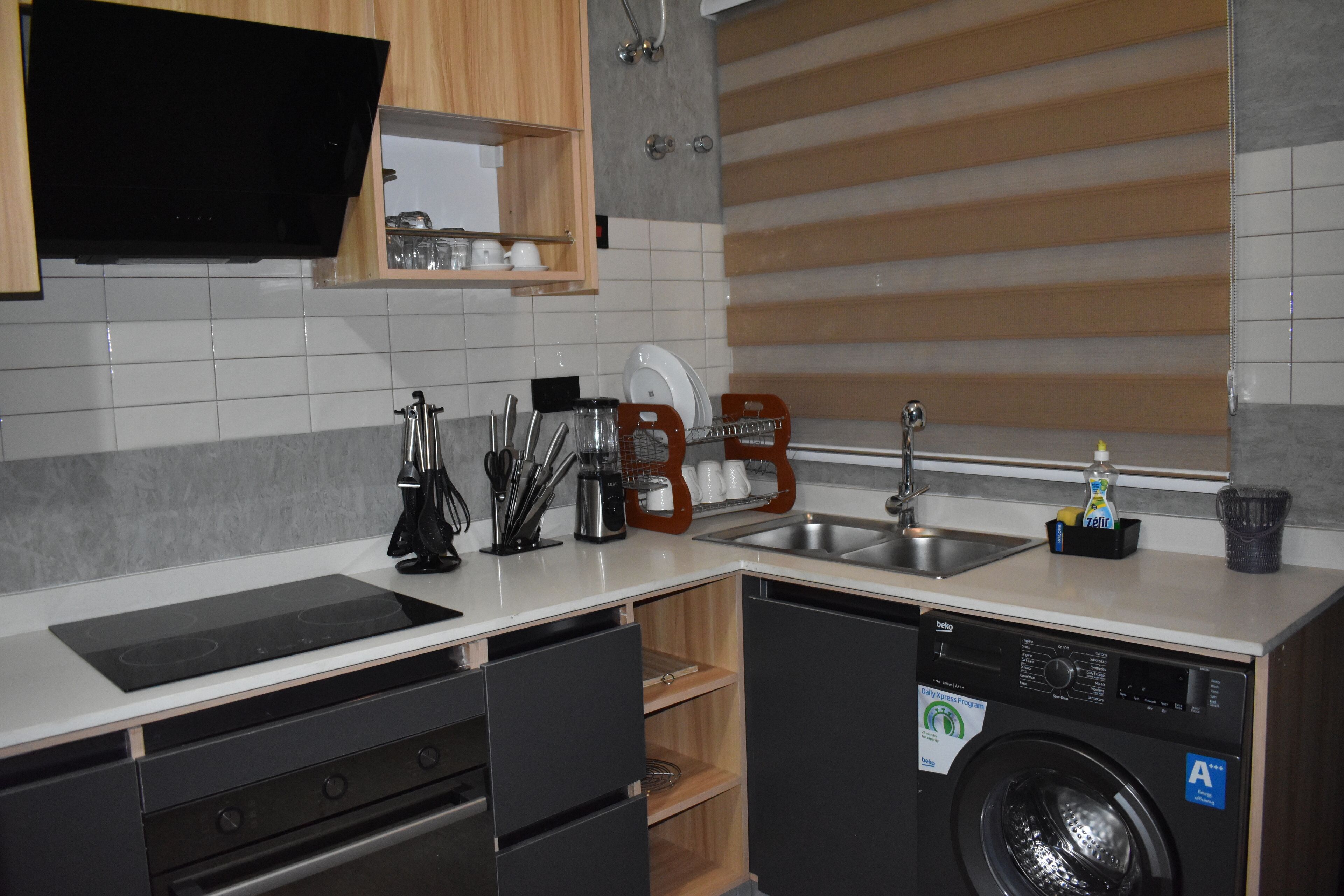 Kühlschrank, Mikrowelle, Ofen, Herdplatte