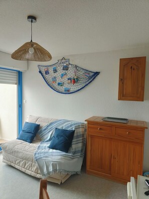 1 bedroom, iron/ironing board