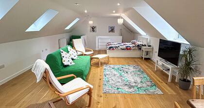 Modern Studio in Chandlers Ford